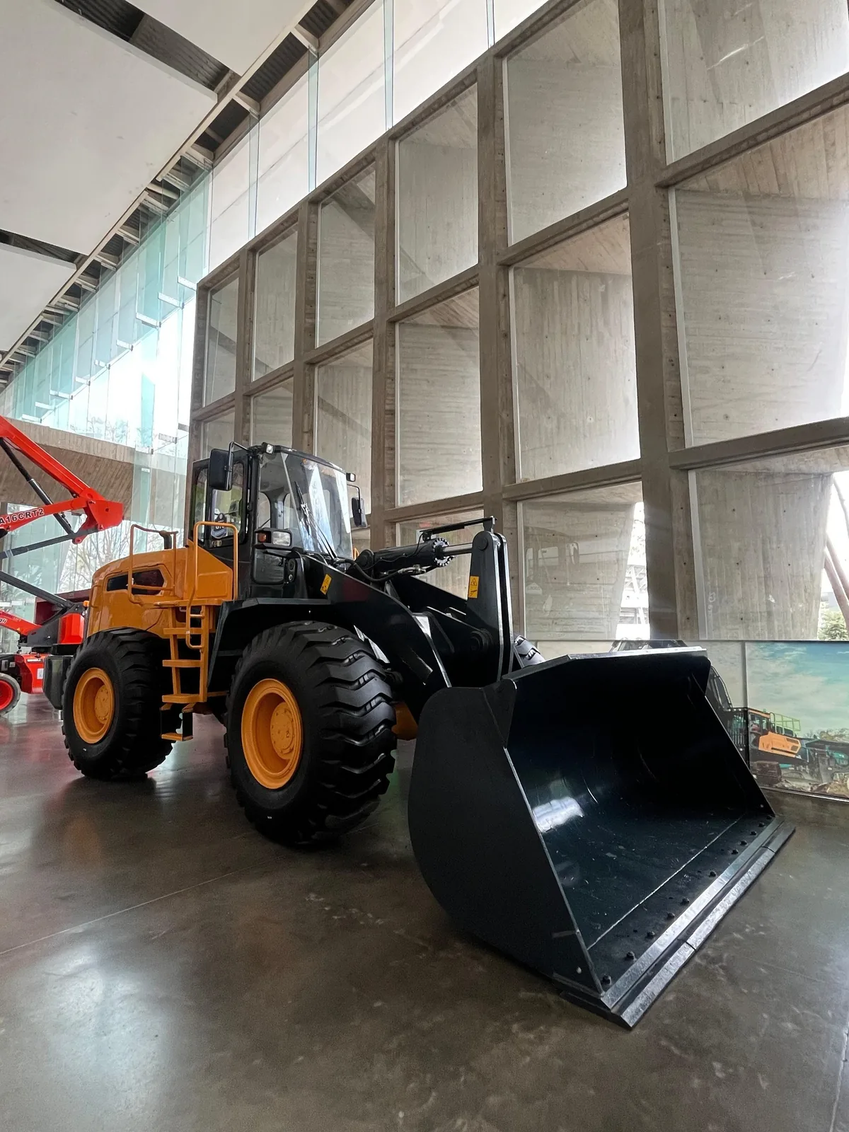 Maquinaria exhibida en el Poliforum León